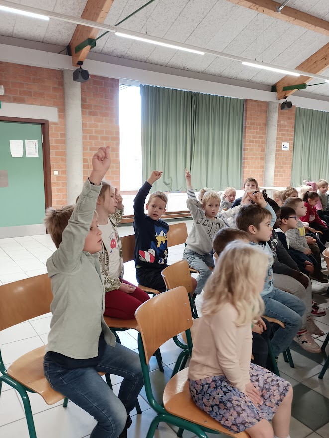 Poppenkast kijken met de kleuters over de herfst (3)